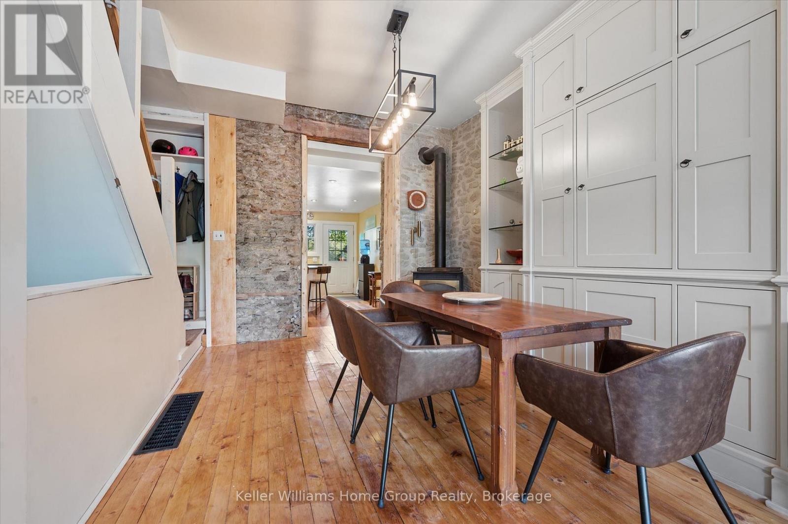 452 St Andrew Street W Property Photo 7