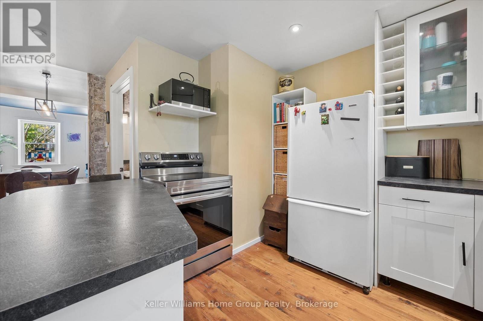 452 St Andrew Street W Property Photo 12