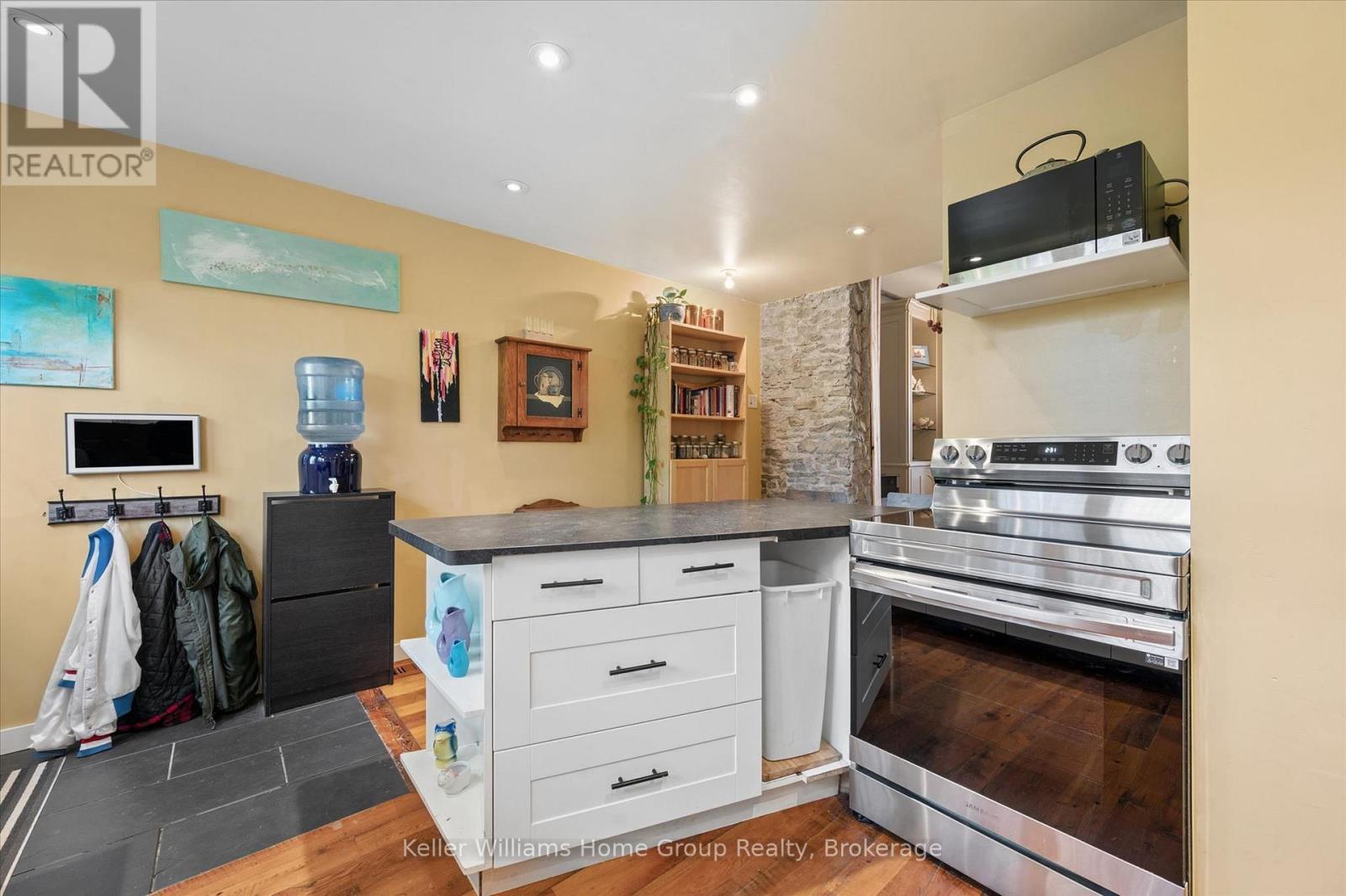 452 St Andrew Street W Property Photo 13