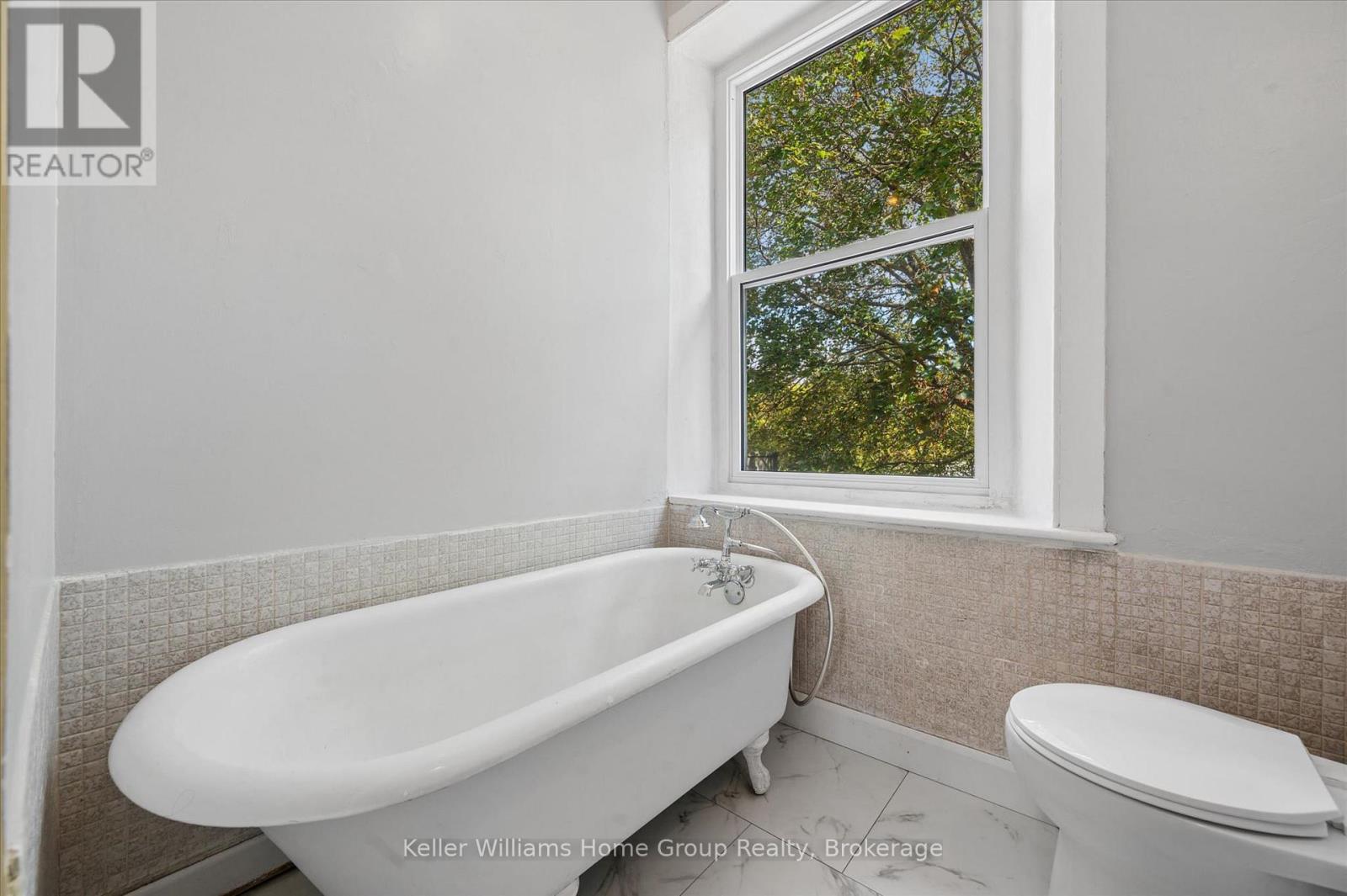 452 St Andrew Street W Property Photo 21