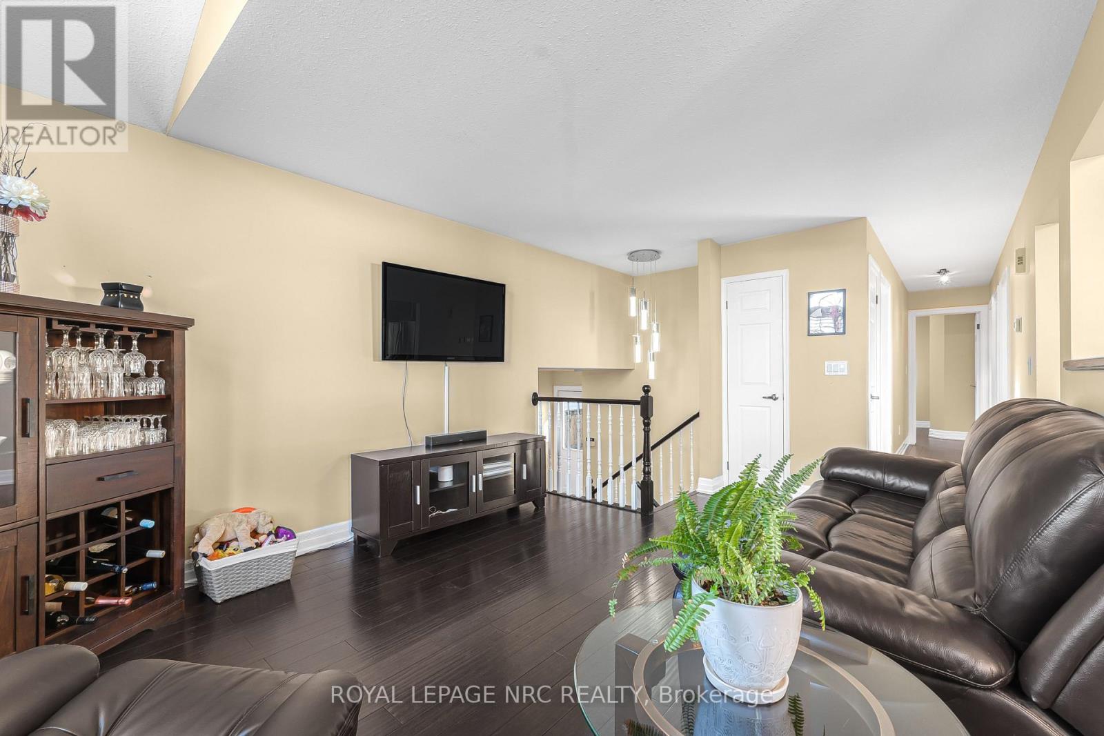 551 Scott Street Property Photo 5