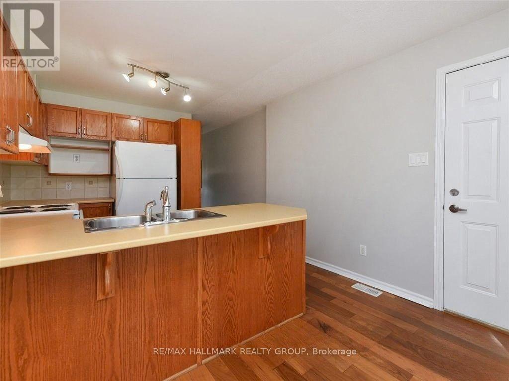 386 Crownridge Drive Property Photo 5