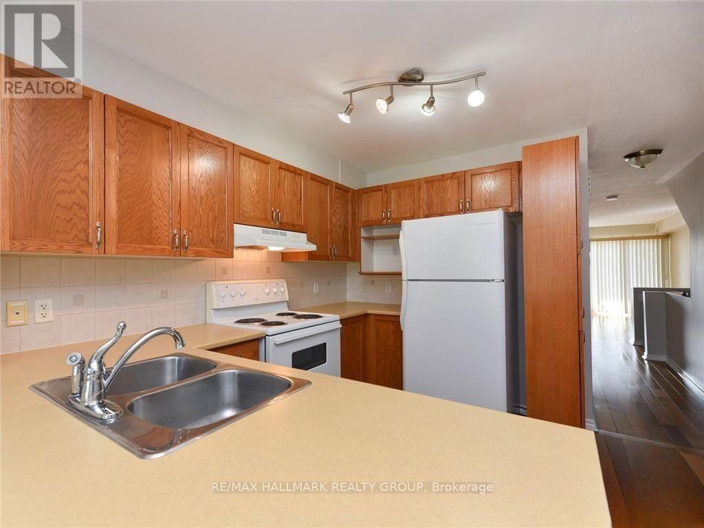 386 Crownridge Drive Property Photo 6