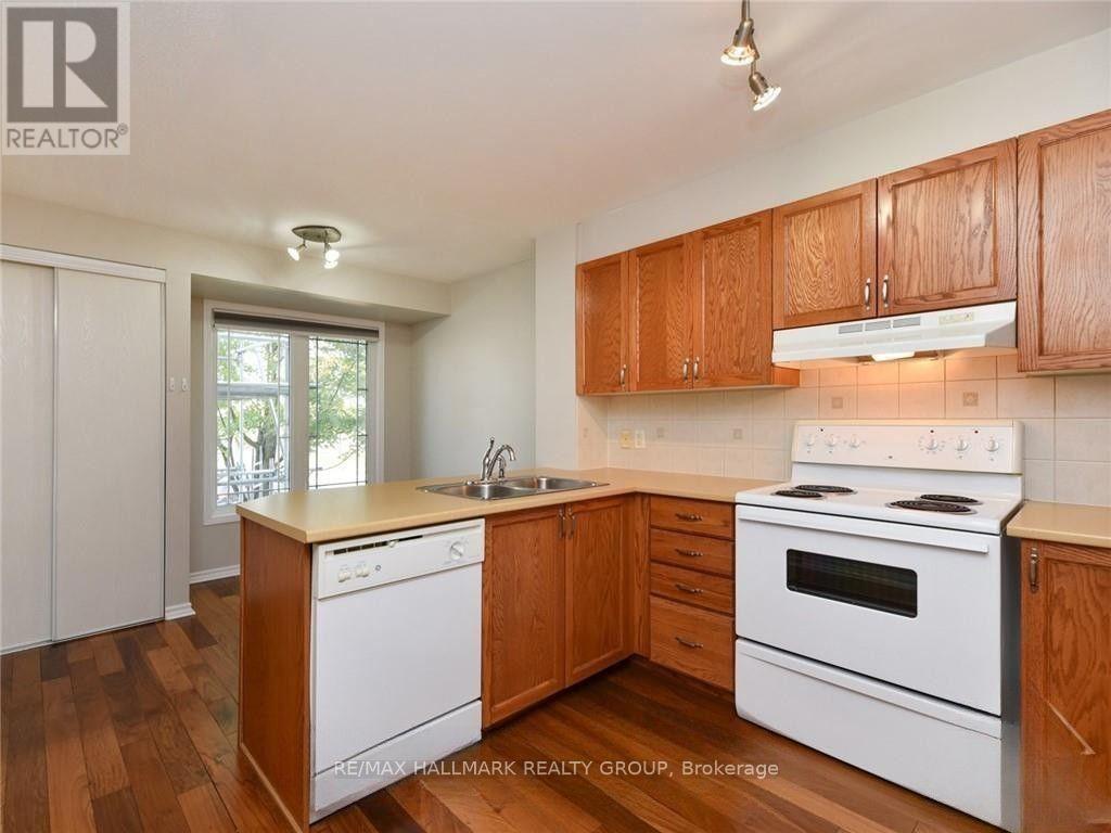 386 Crownridge Drive Property Photo 8