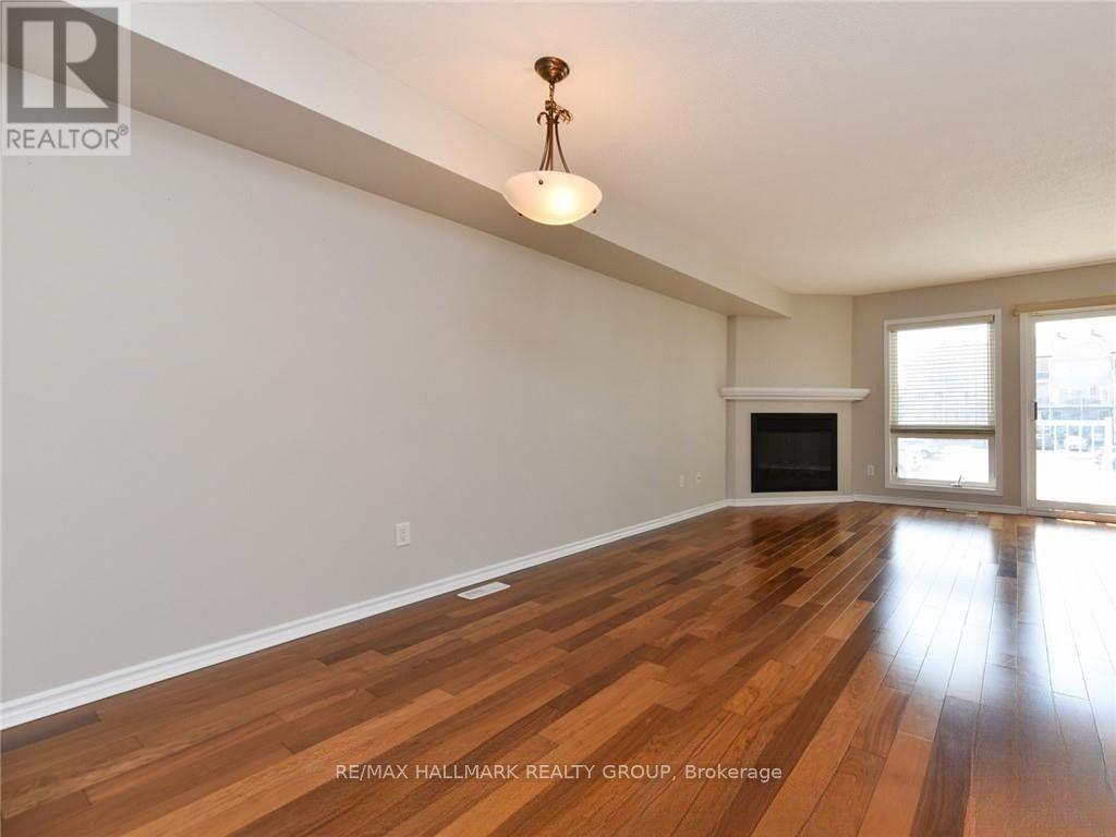 386 Crownridge Drive Property Photo 9