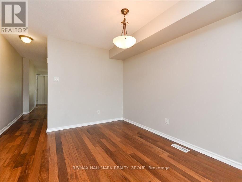 386 Crownridge Drive Property Photo 10