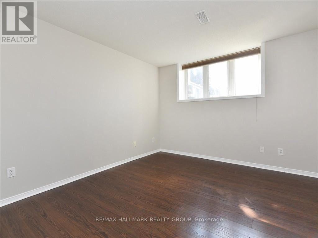 386 Crownridge Drive Property Photo 14