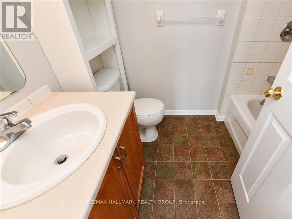 386 Crownridge Drive Property Photo 18