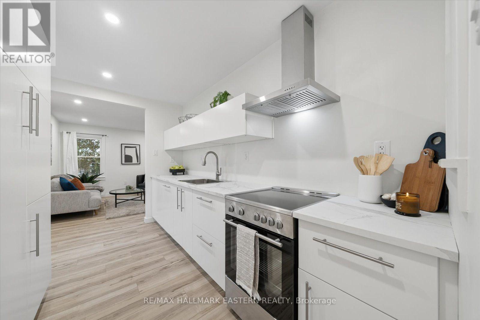 482 WELLINGTON STREET W Property Photo 1