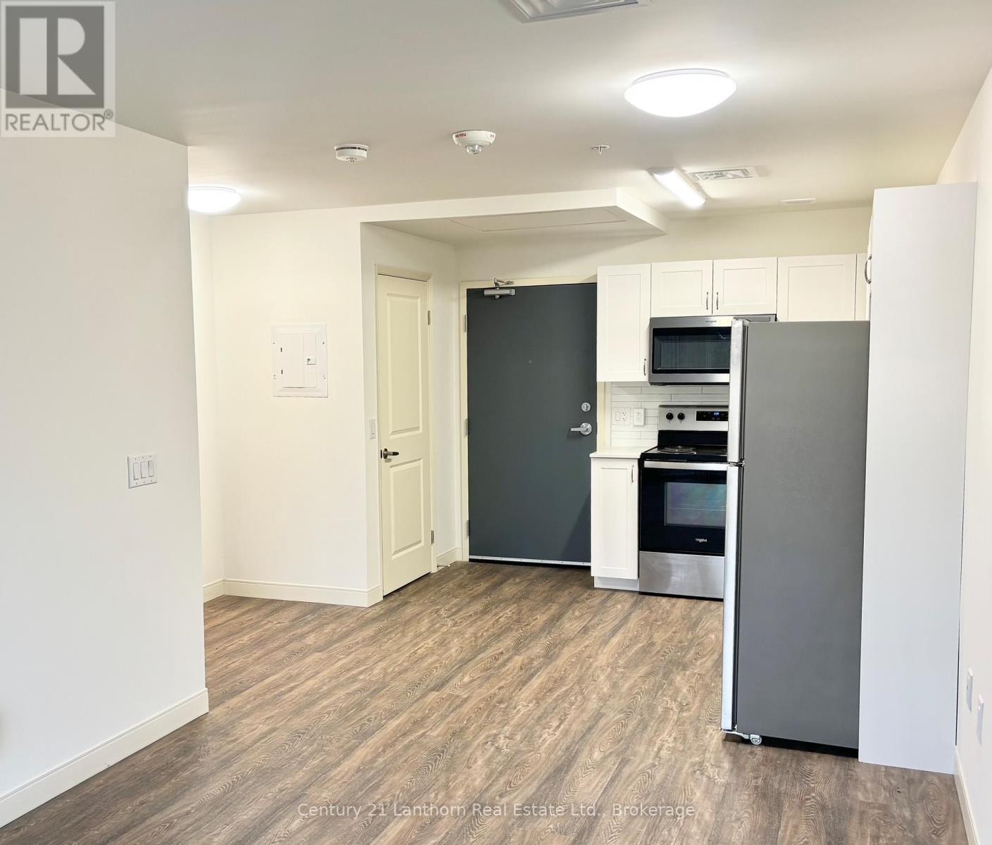 520 - 135 STATION STREET Property Photo 1