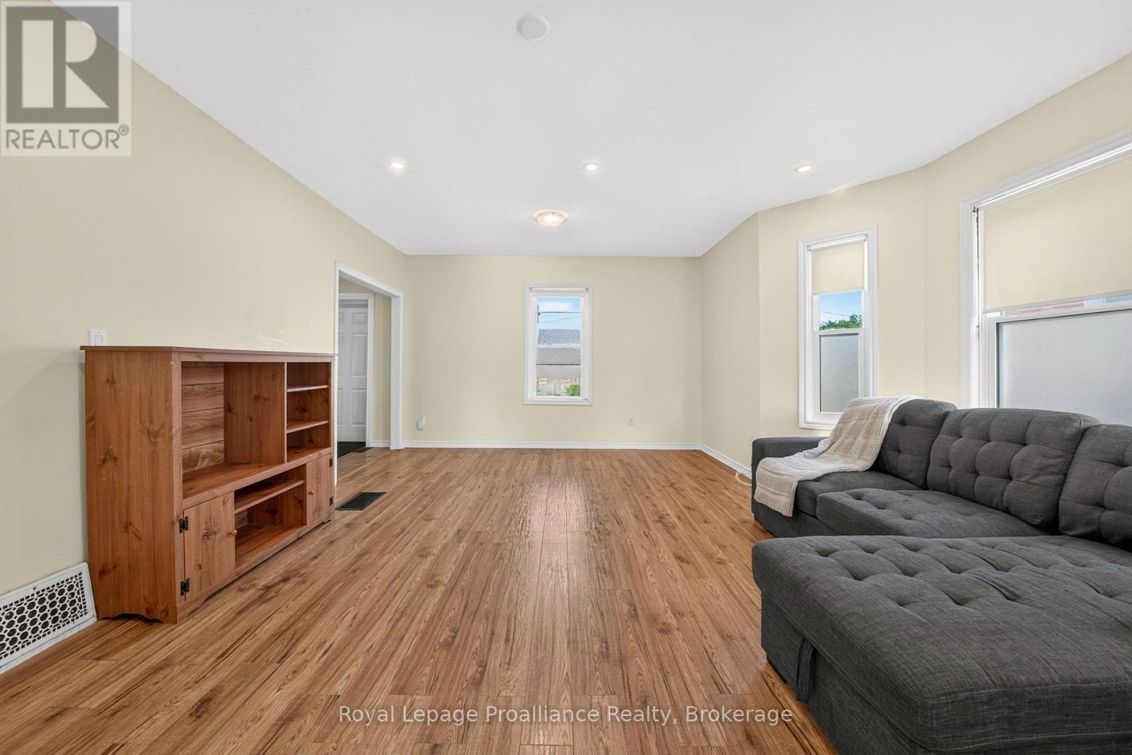 37 Lorne Avenue Property Photo 9