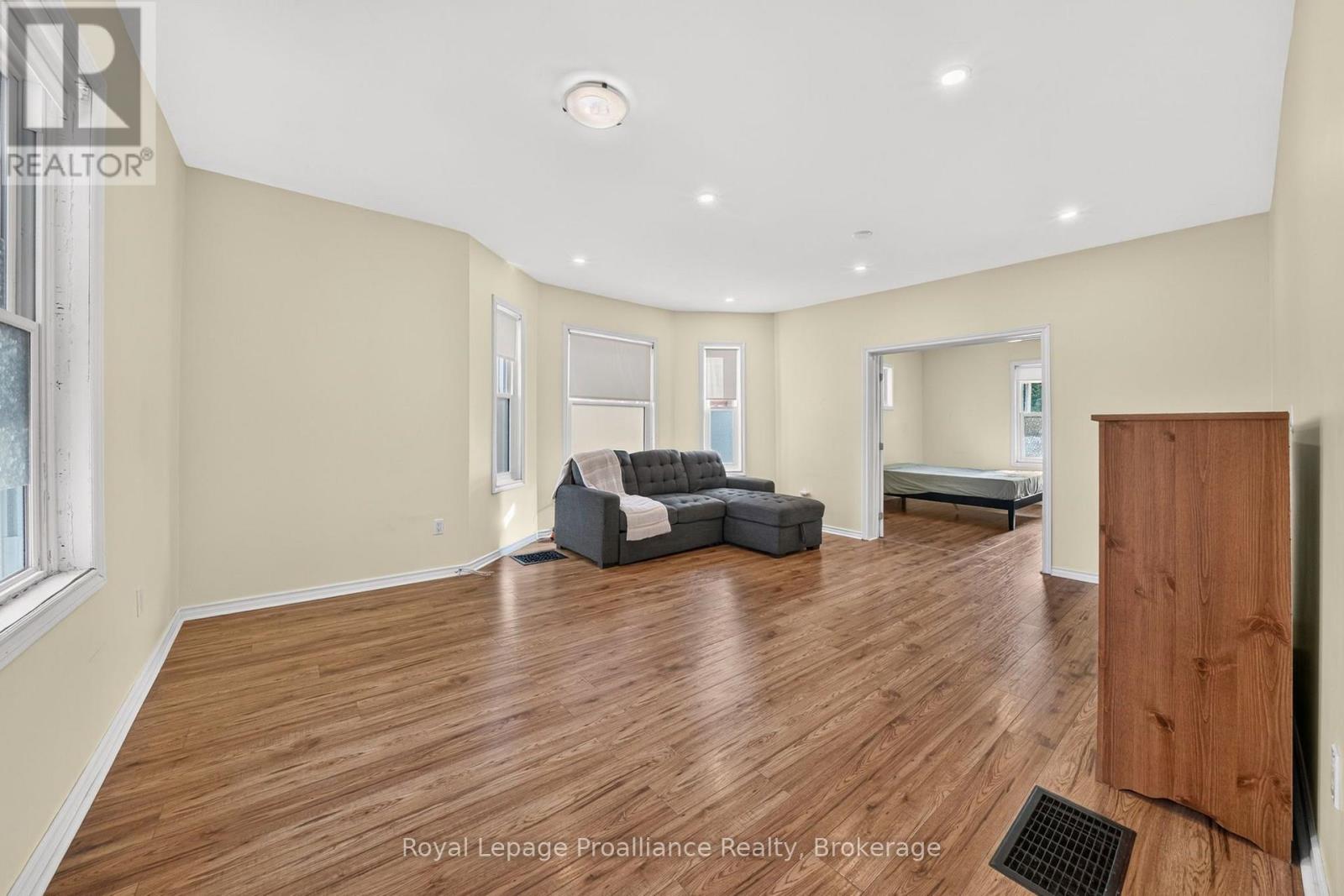 37 Lorne Avenue Property Photo 11