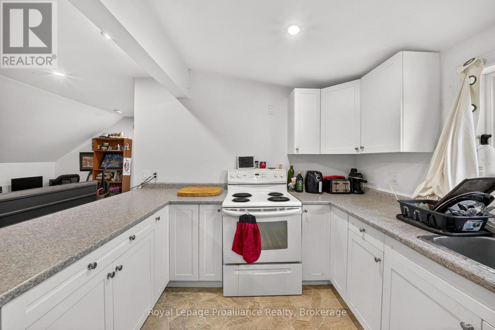 37 Lorne Avenue Property Photo 38