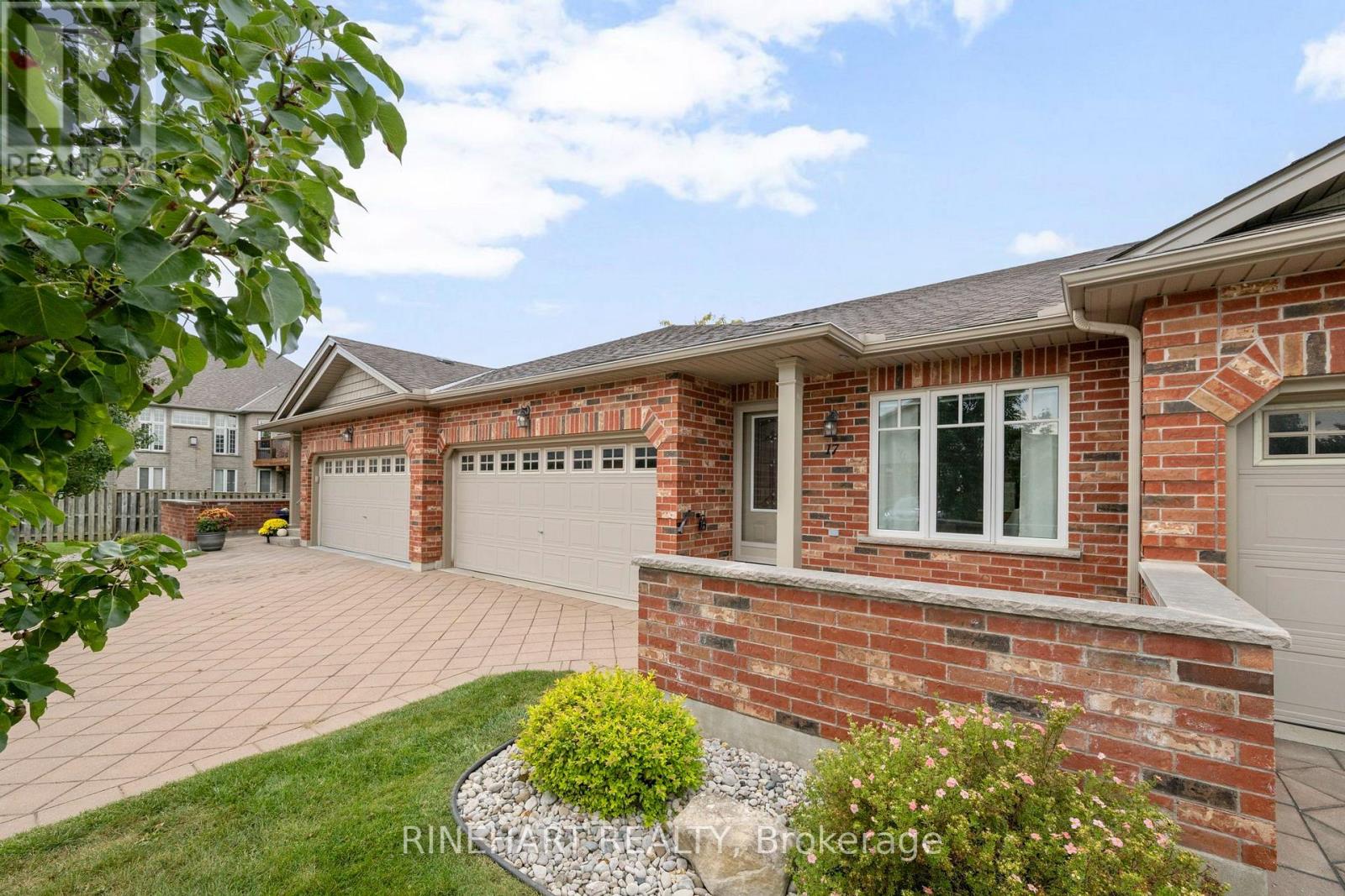 17 - 121 Meadowcreek Drive Property Photo 3