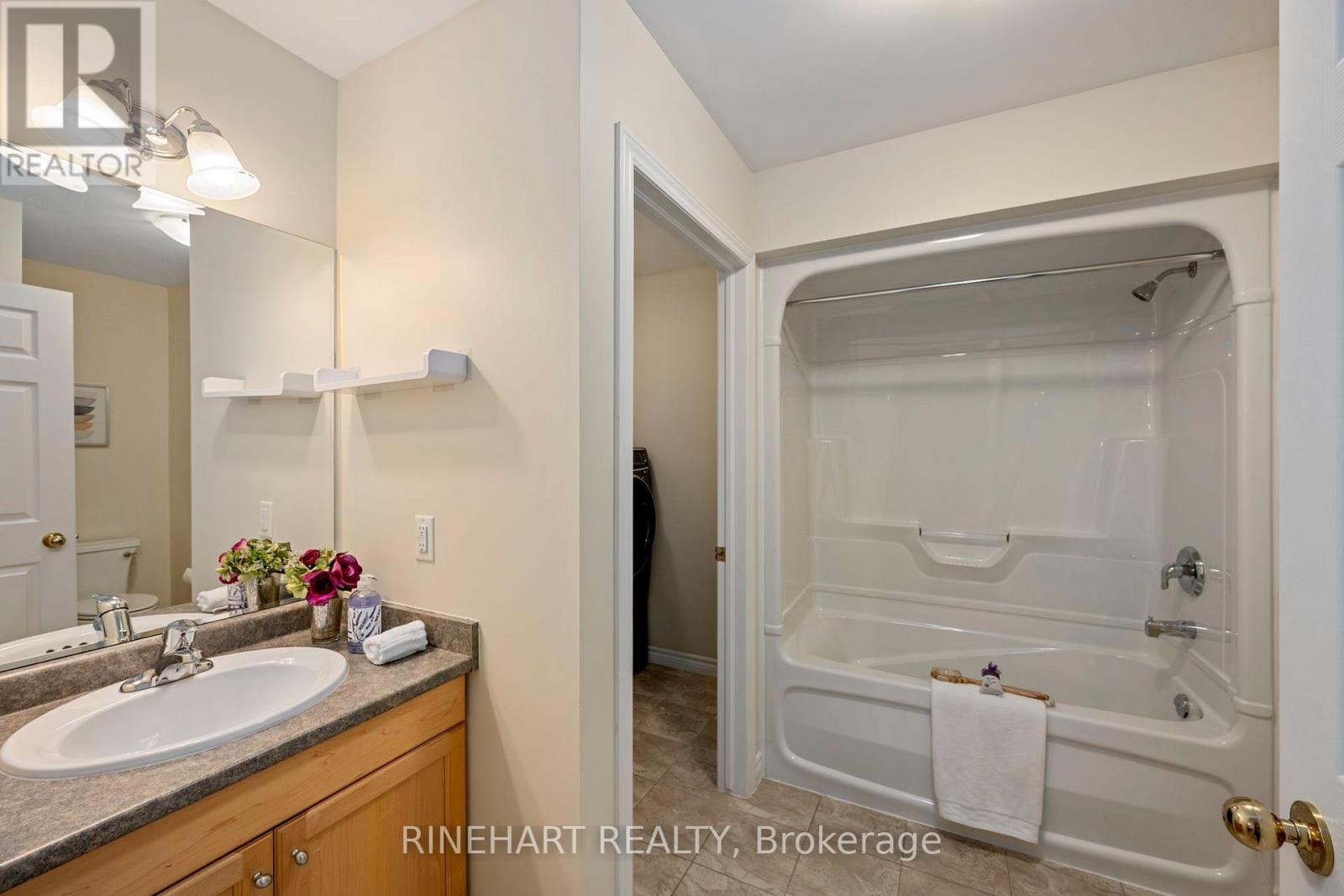 17 - 121 Meadowcreek Drive Property Photo 8