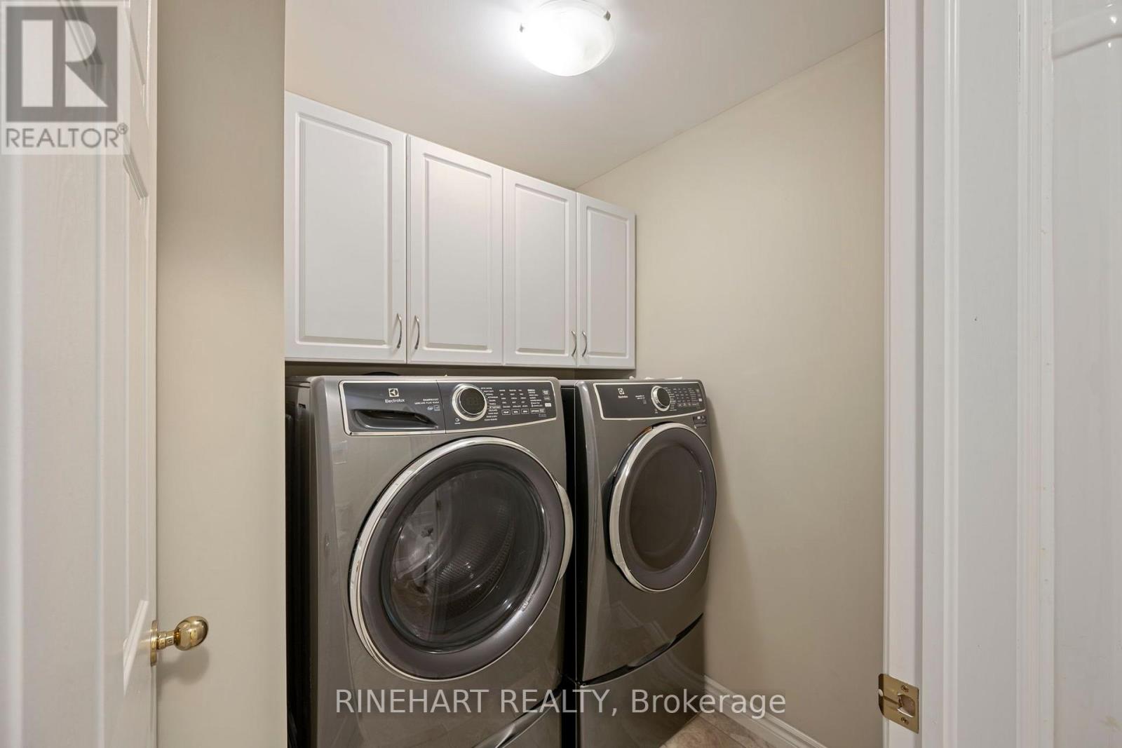 17 - 121 Meadowcreek Drive Property Photo 9