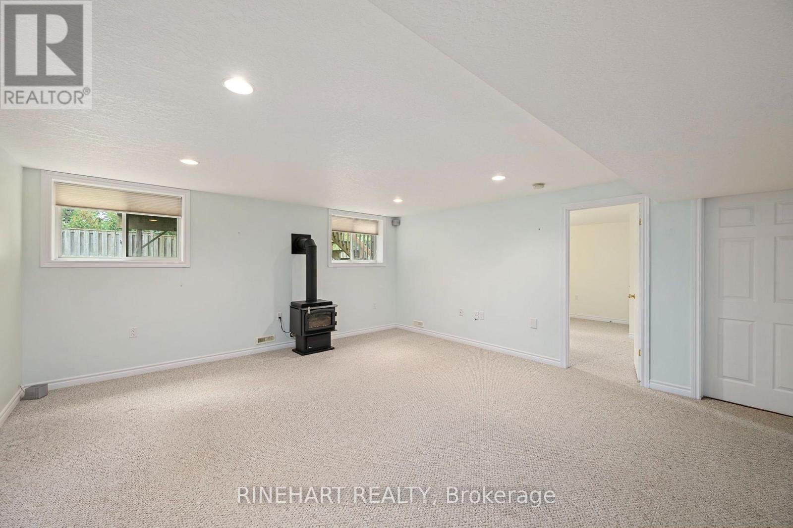 17 - 121 Meadowcreek Drive Property Photo 21