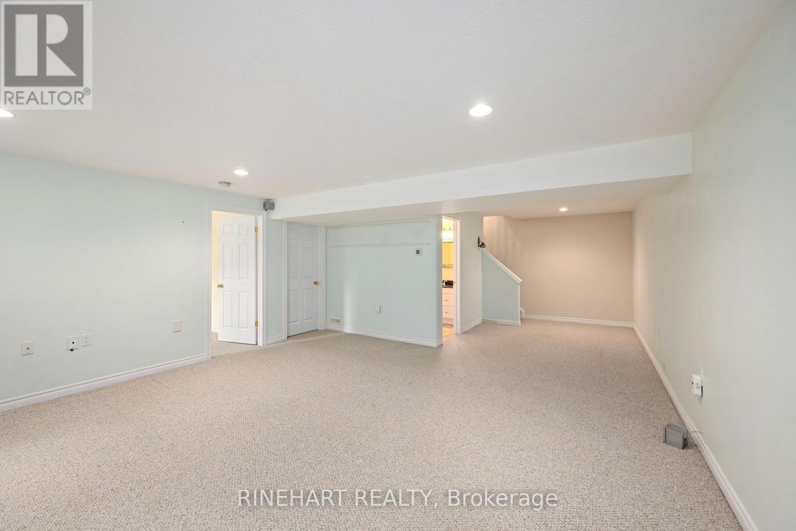 17 - 121 Meadowcreek Drive Property Photo 22