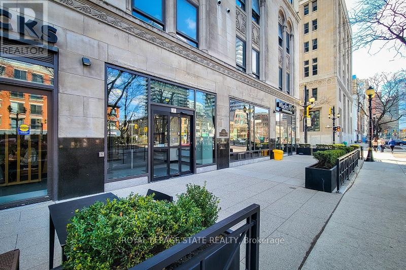 912 - 112 King Street Property Photo 2