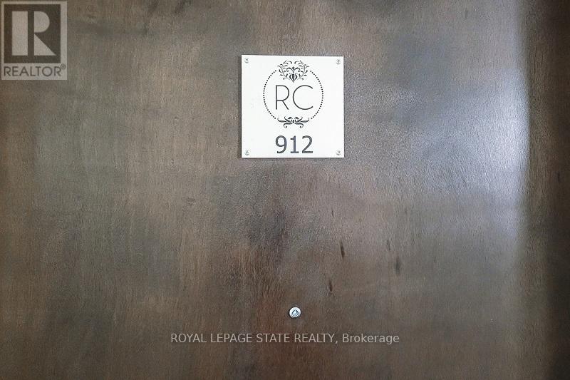 912 - 112 King Street Property Photo 4