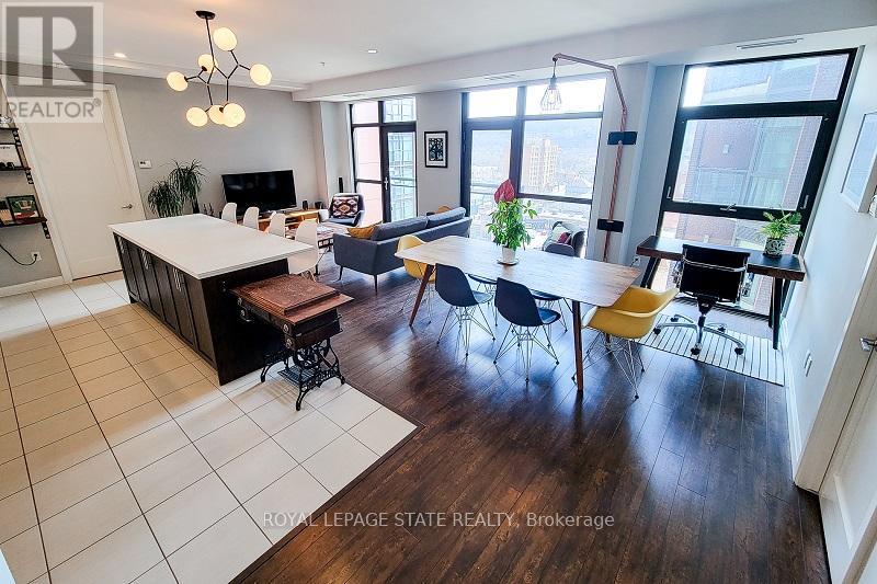 912 - 112 King Street Property Photo 6