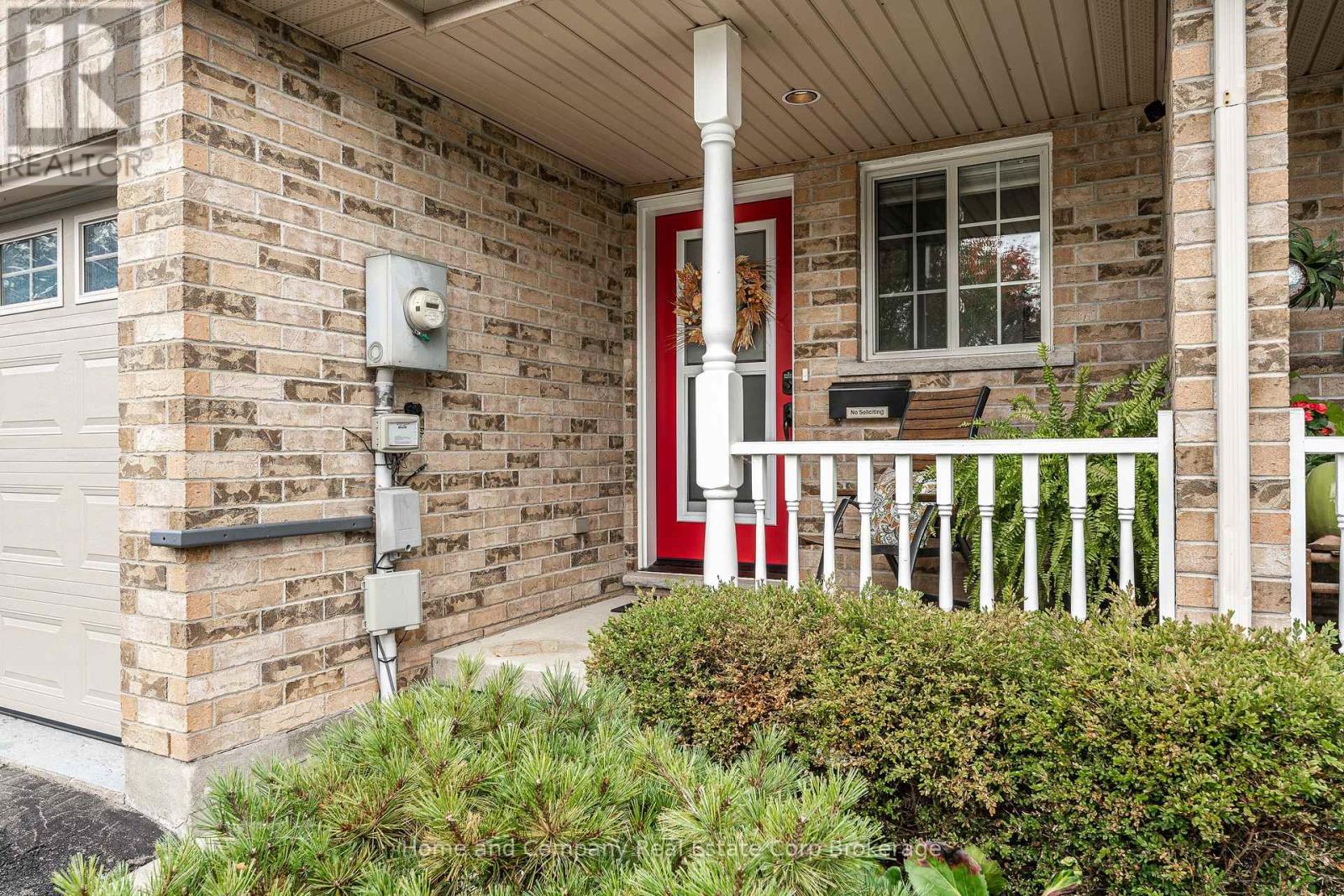 160 Athlone Crescent Property Photo 4