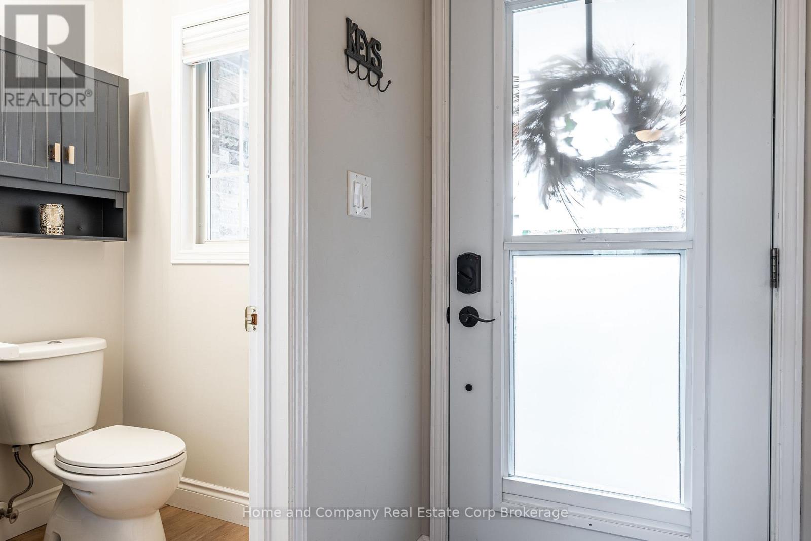 160 Athlone Crescent Property Photo 6