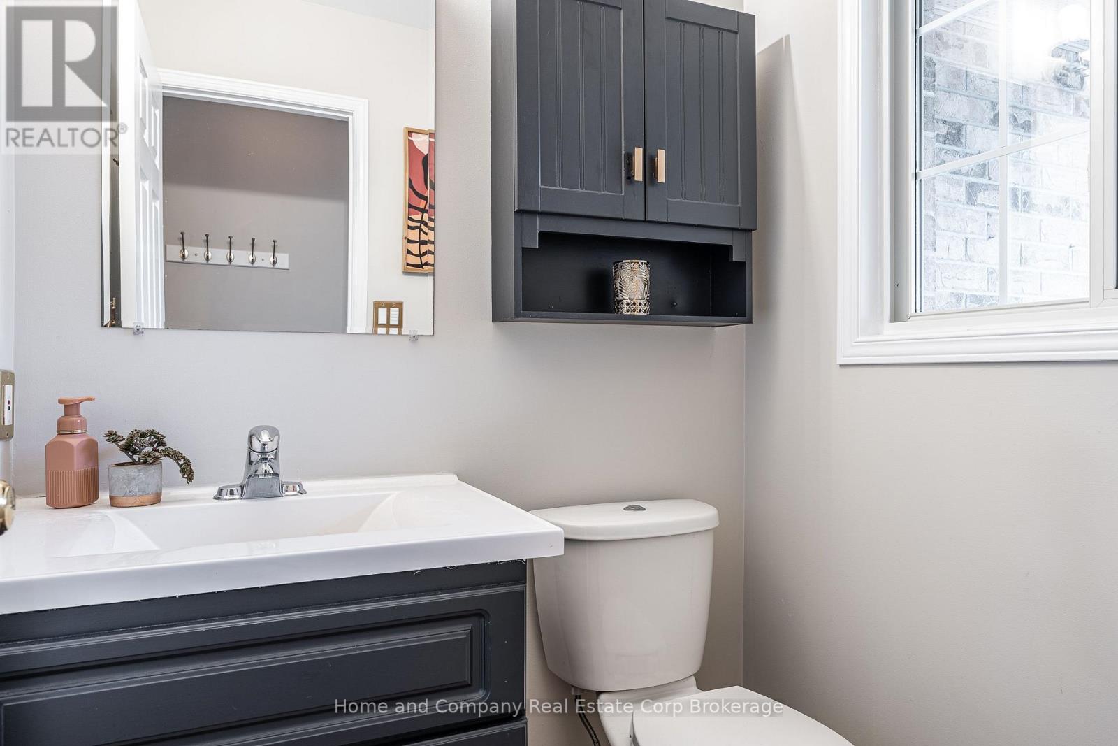 160 Athlone Crescent Property Photo 7