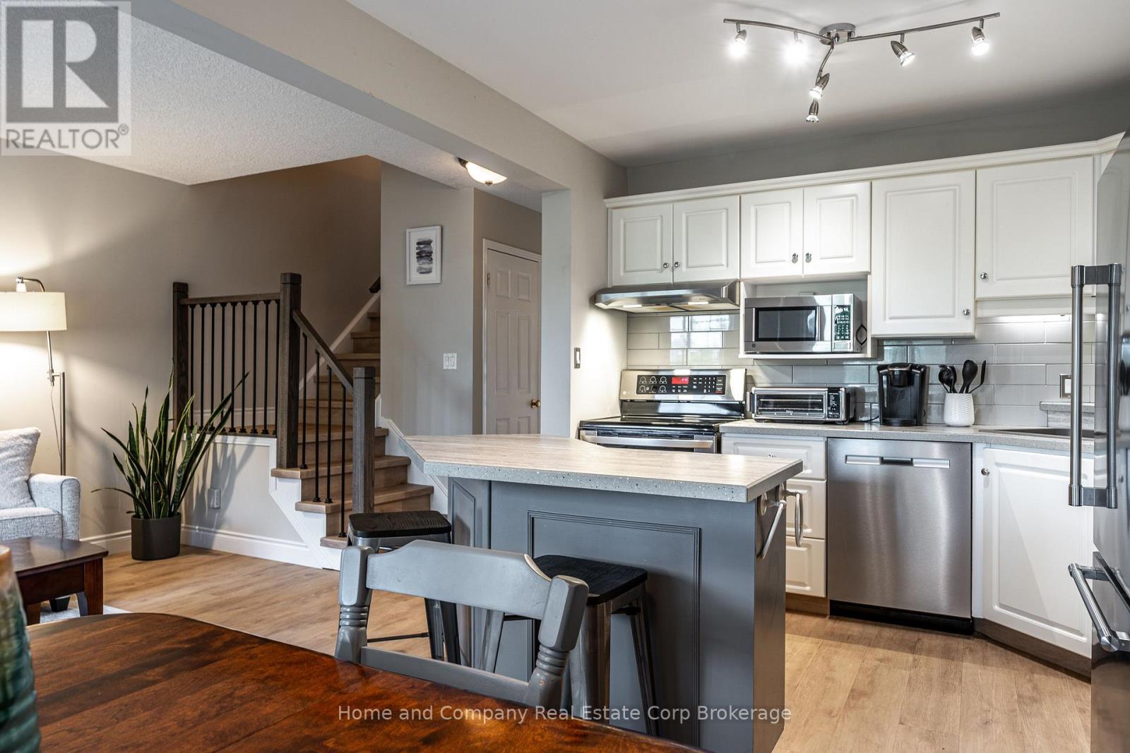 160 Athlone Crescent Property Photo 14