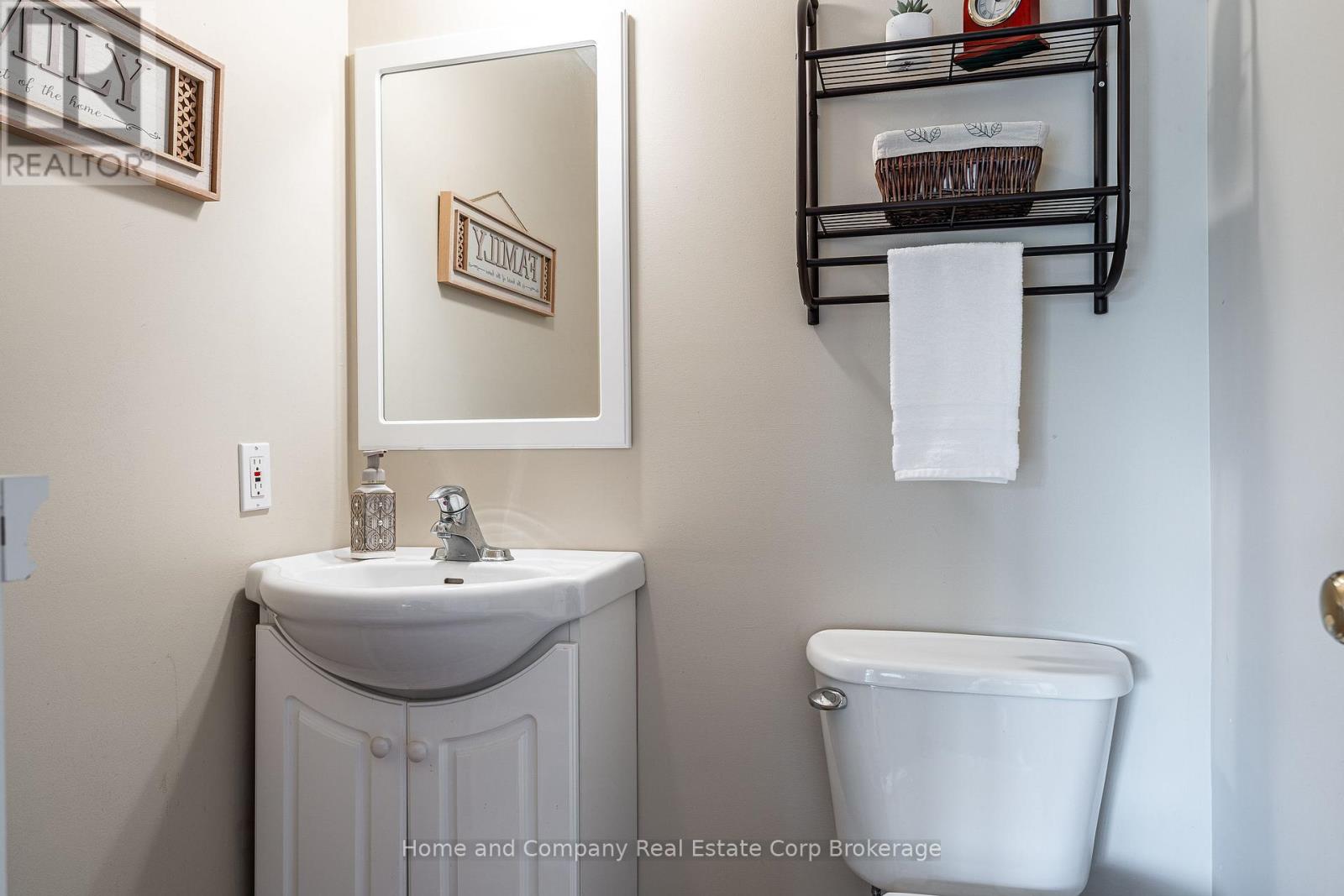 160 Athlone Crescent Property Photo 38