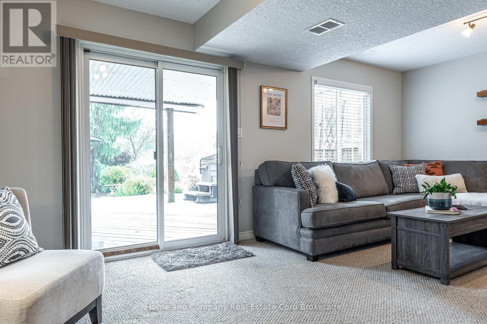 160 Athlone Crescent Property Photo 39