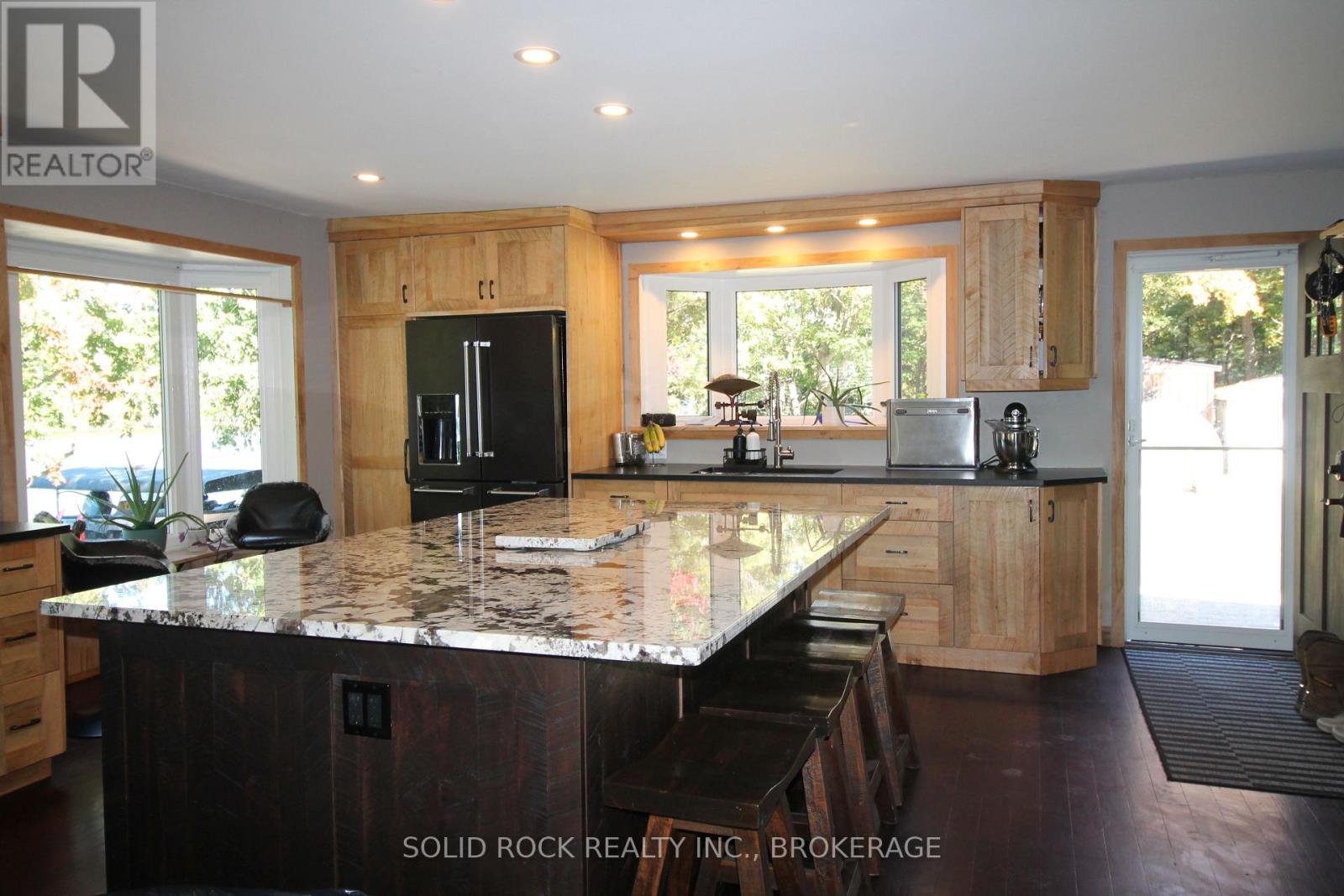 1127 Perry Lane Property Photo 3