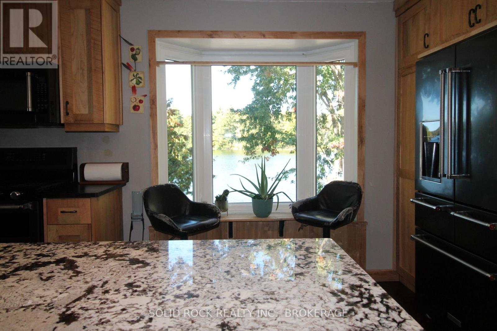 1127 Perry Lane Property Photo 4