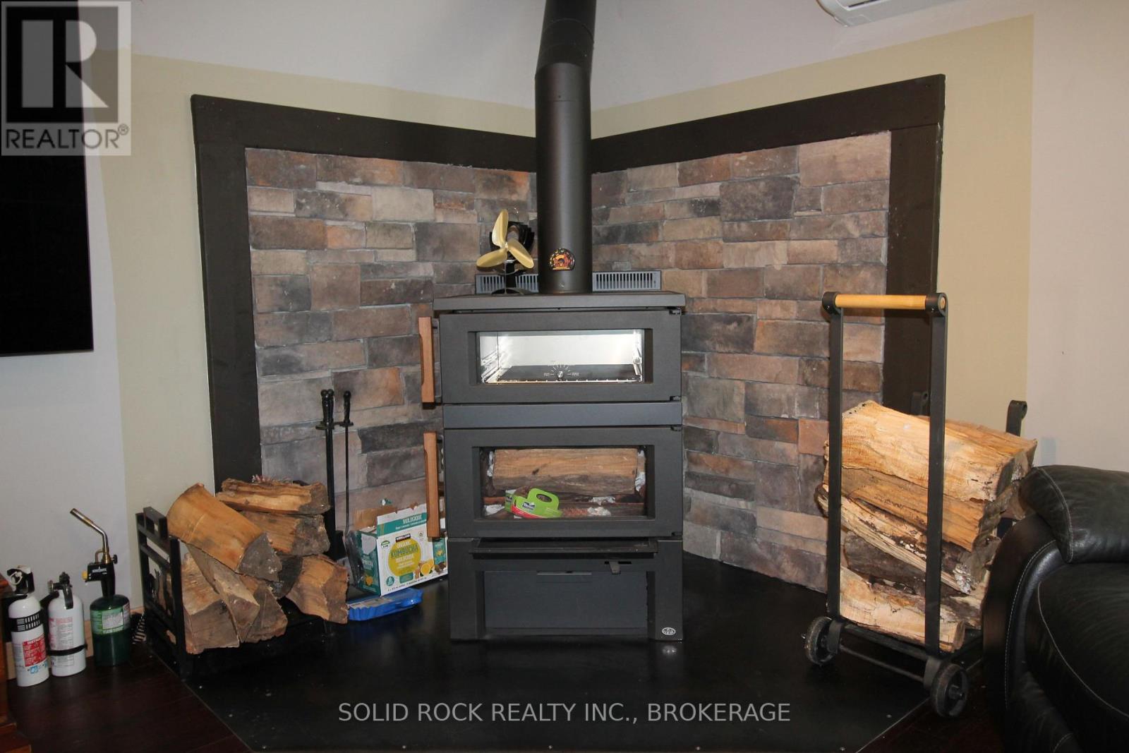 1127 Perry Lane Property Photo 6