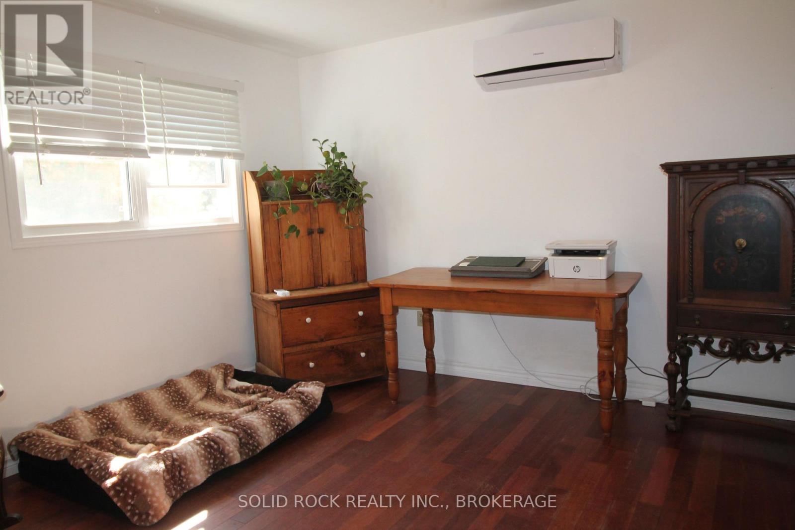 1127 Perry Lane Property Photo 8