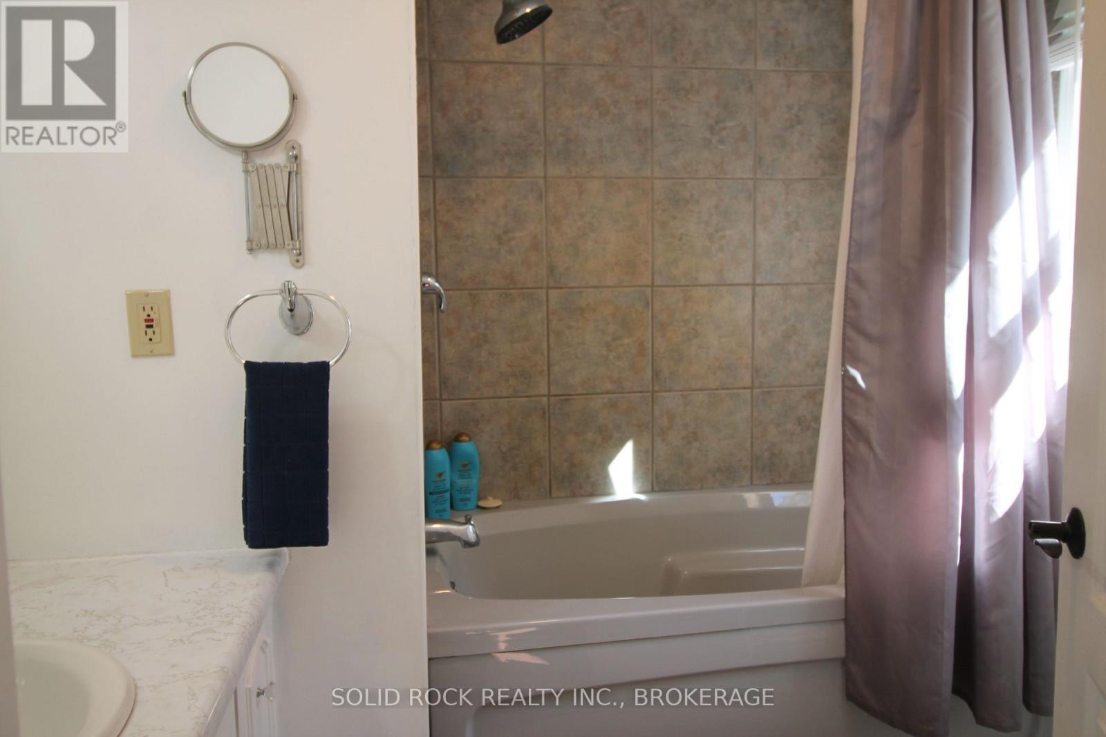 1127 Perry Lane Property Photo 9