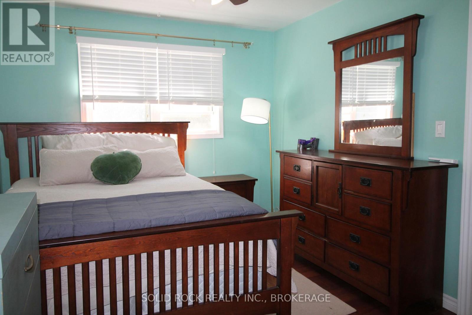 1127 Perry Lane Property Photo 10