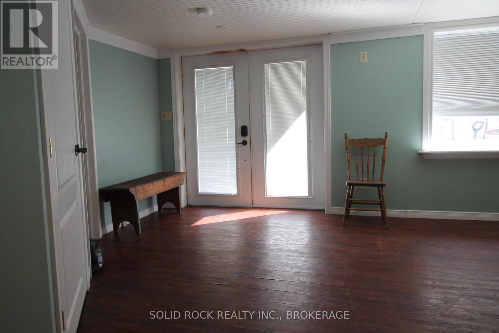 1127 Perry Lane Property Photo 12