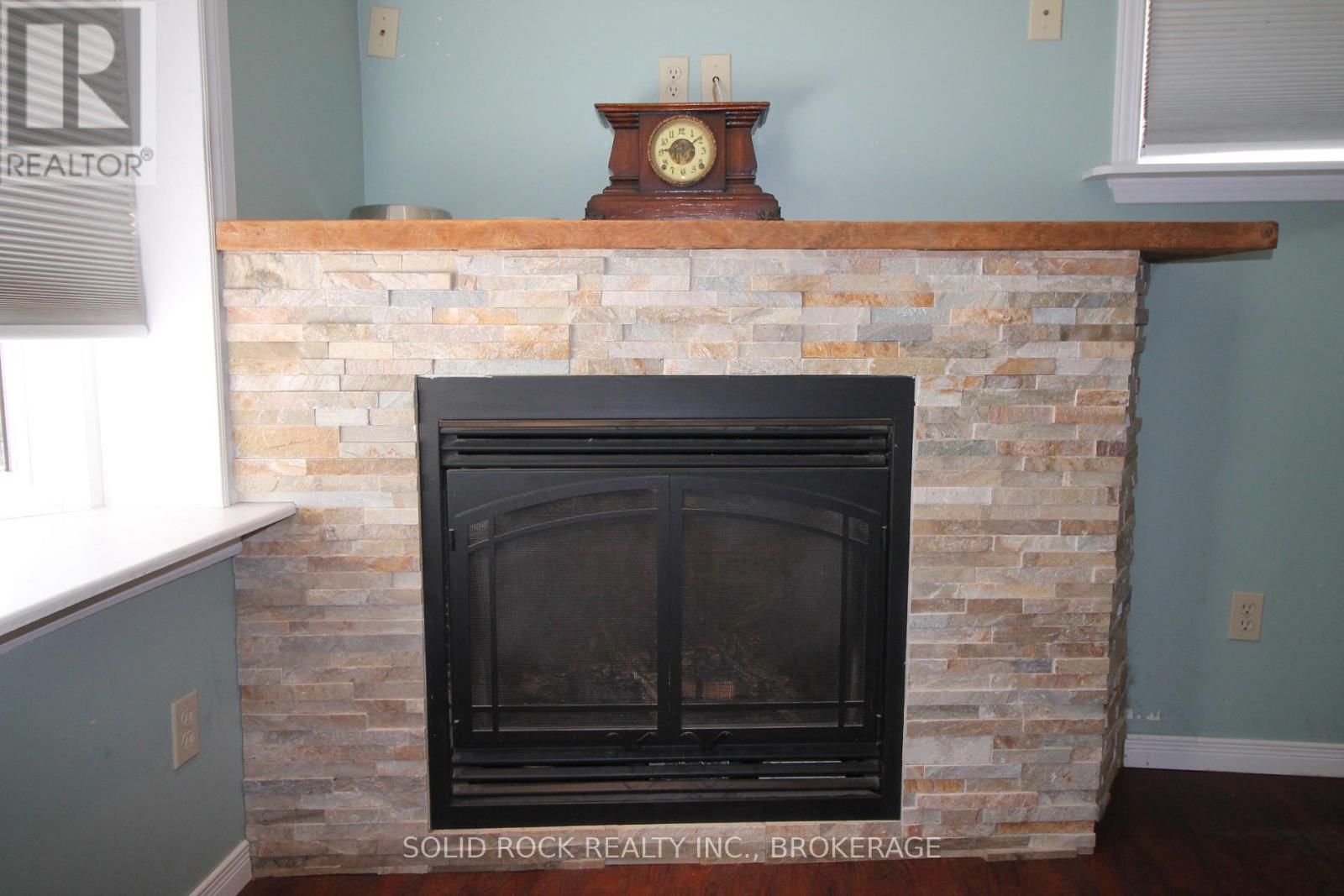 1127 Perry Lane Property Photo 15