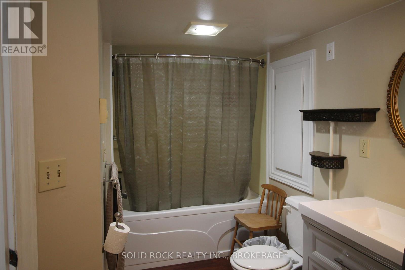 1127 Perry Lane Property Photo 16
