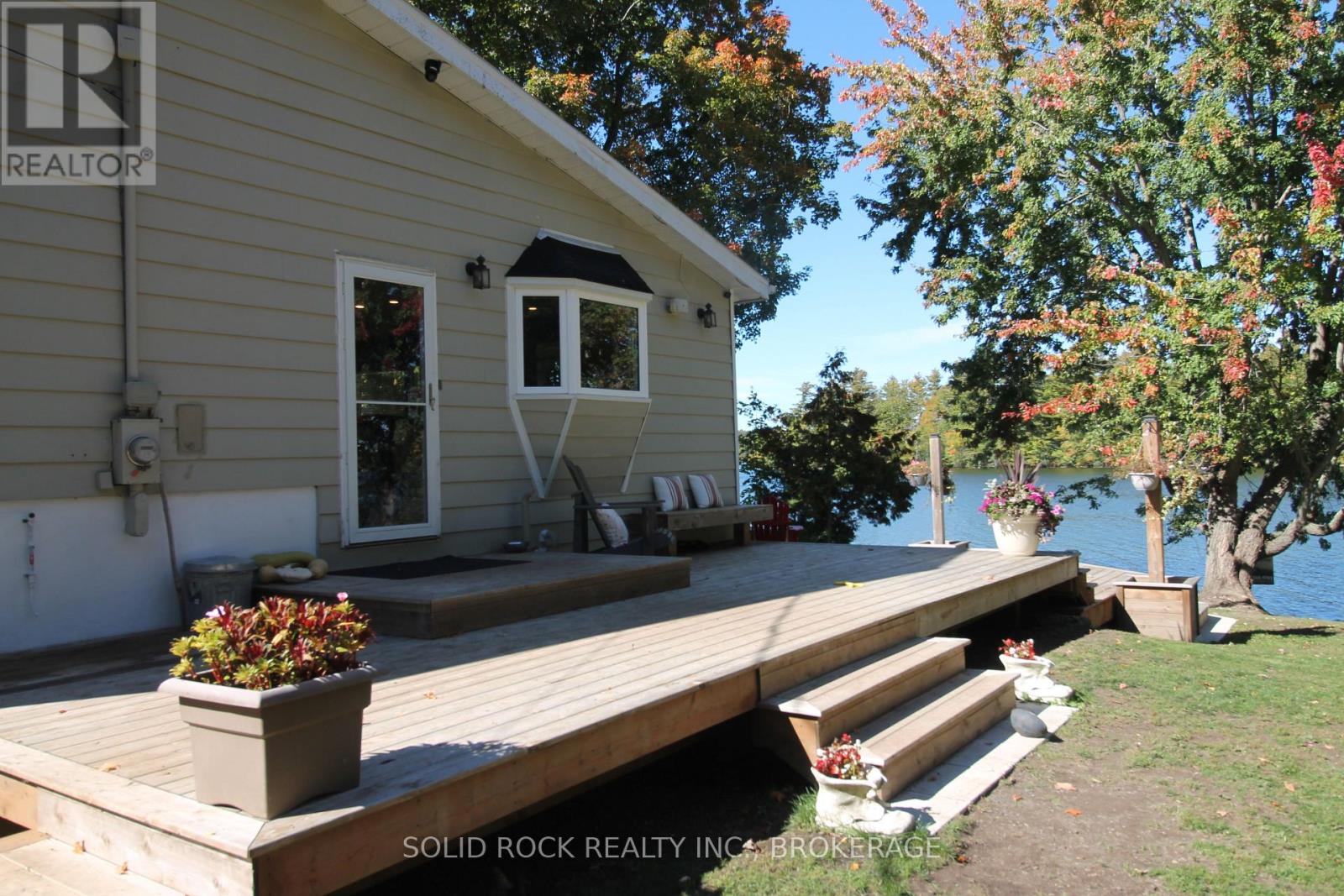 1127 Perry Lane Property Photo 18