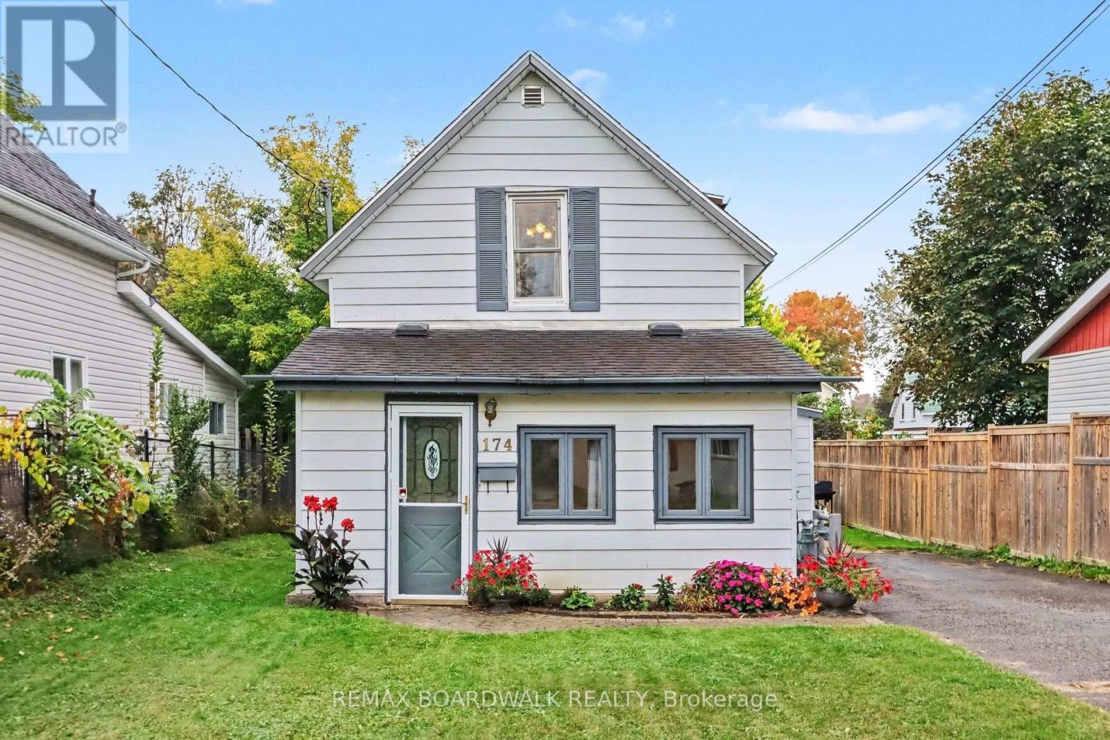 174 MUNRO STREET Property Photo 1