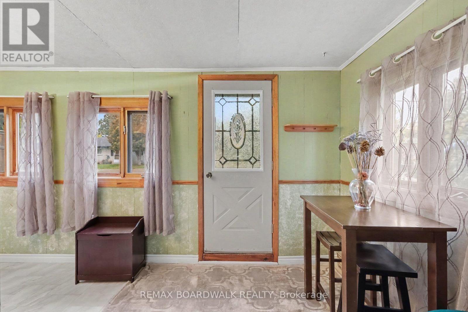 174 Munro Street Property Photo 4