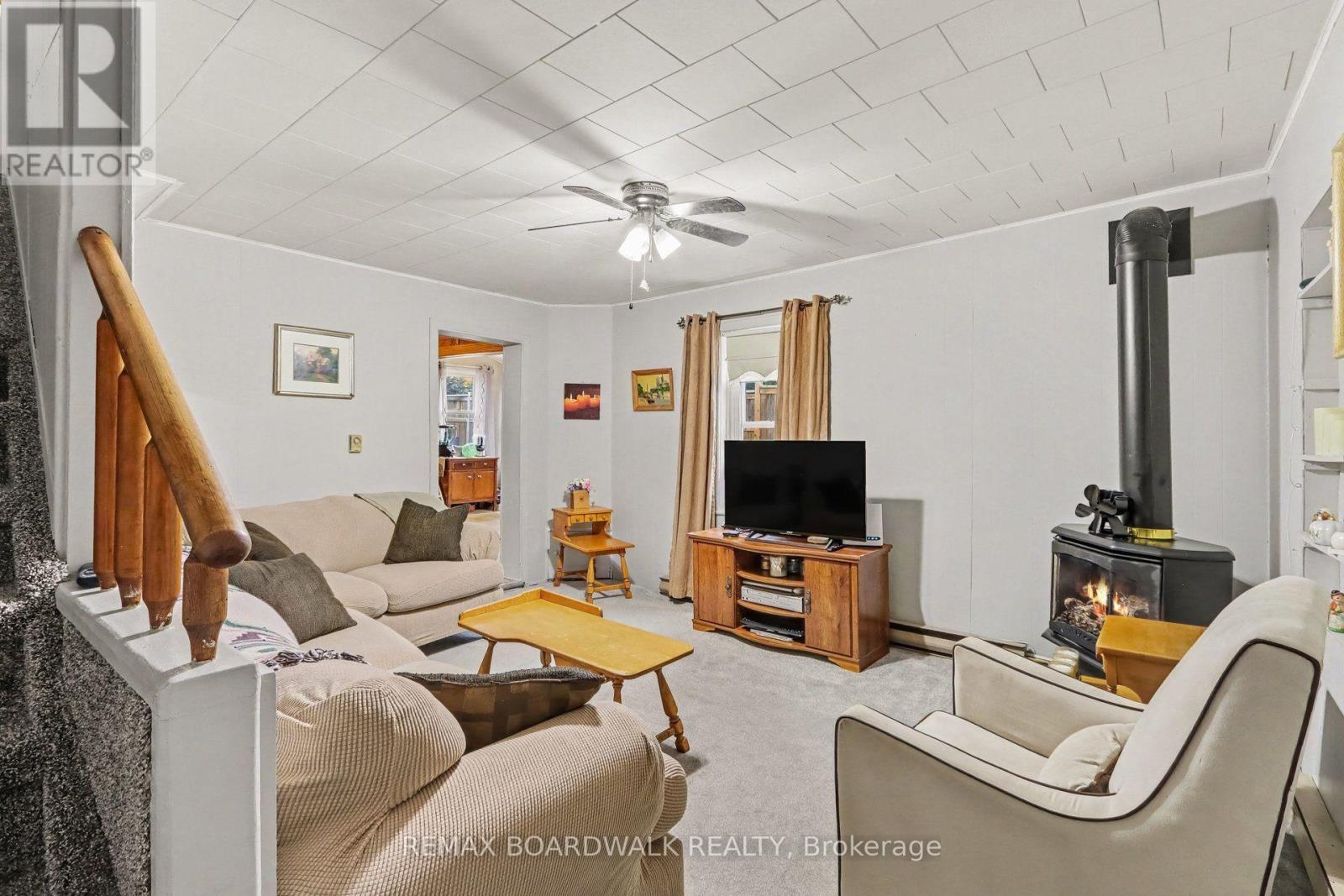 174 Munro Street Property Photo 5