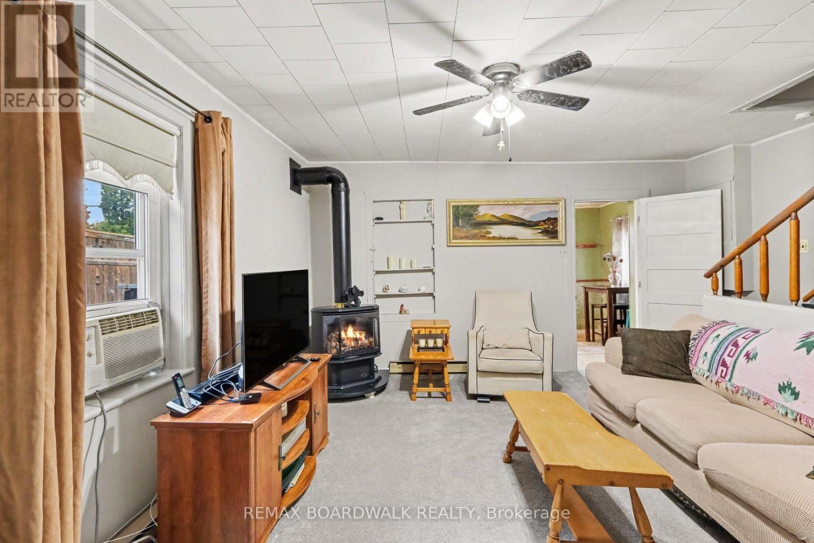 174 Munro Street Property Photo 6