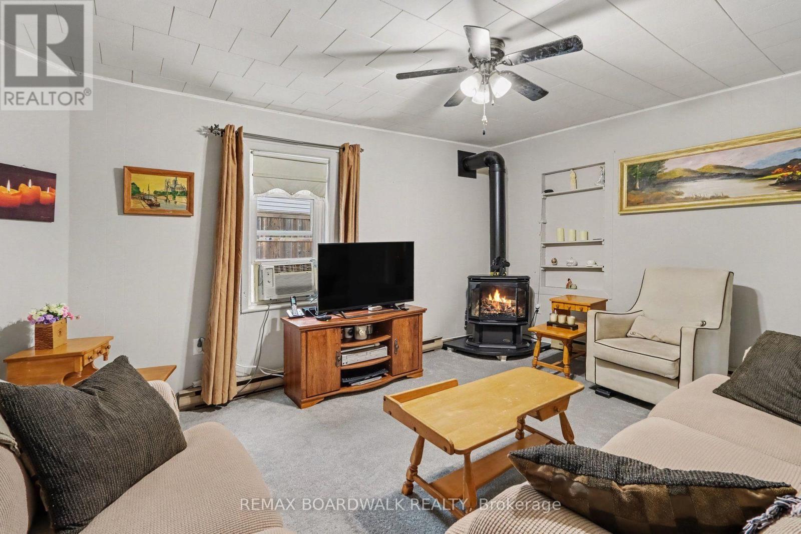 174 Munro Street Property Photo 7