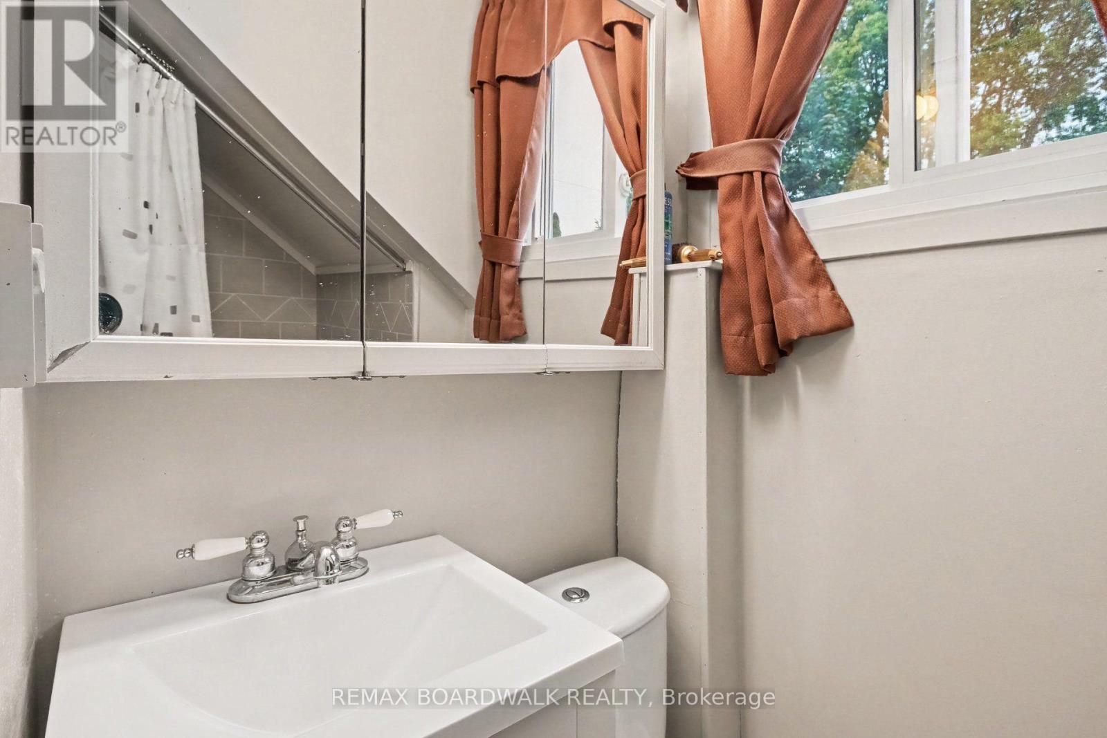 174 Munro Street Property Photo 11