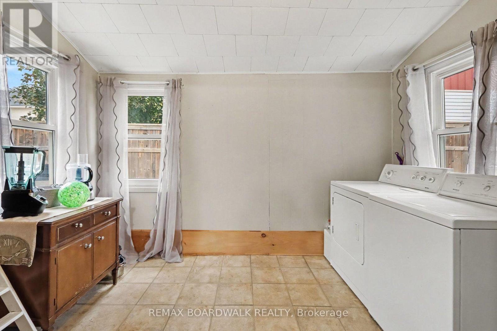 174 Munro Street Property Photo 12