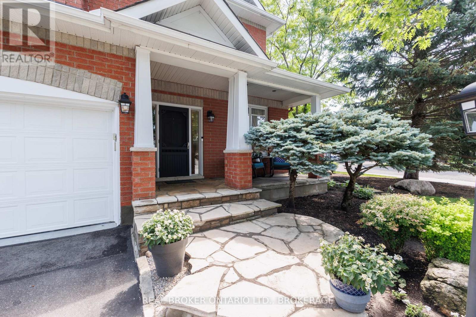 11 Redbridge Crescent Property Photo 2