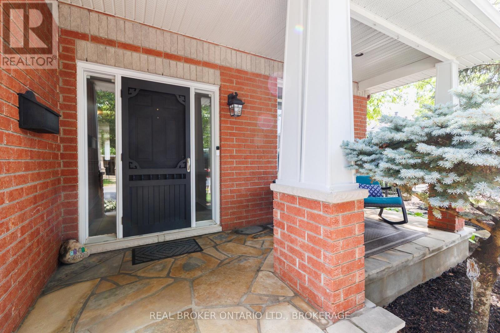 11 Redbridge Crescent Property Photo 3